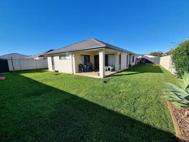 8 Mariner Avenue, Old Bar NSW 2430