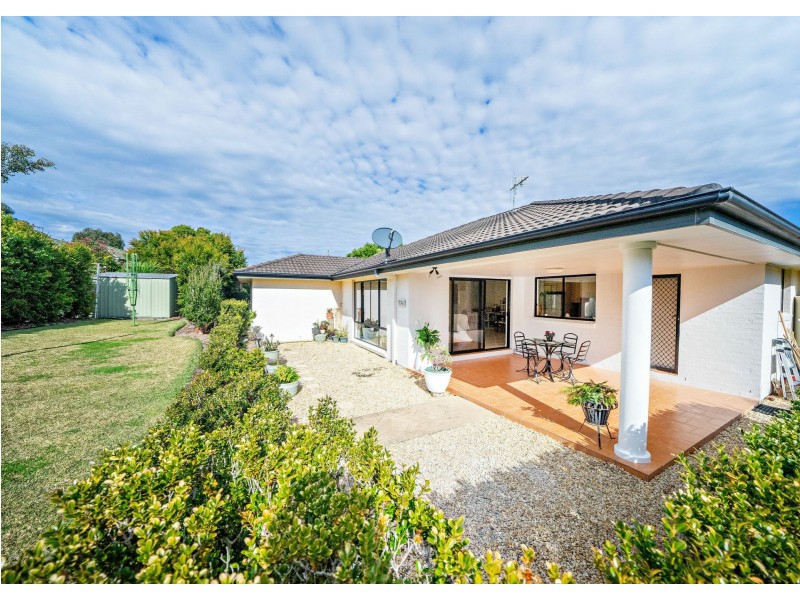 6 Gannet Crescent, Old Bar NSW 2430