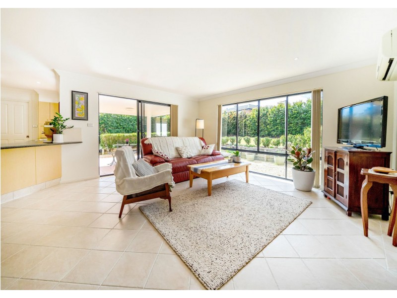 6 Gannet Crescent, Old Bar NSW 2430