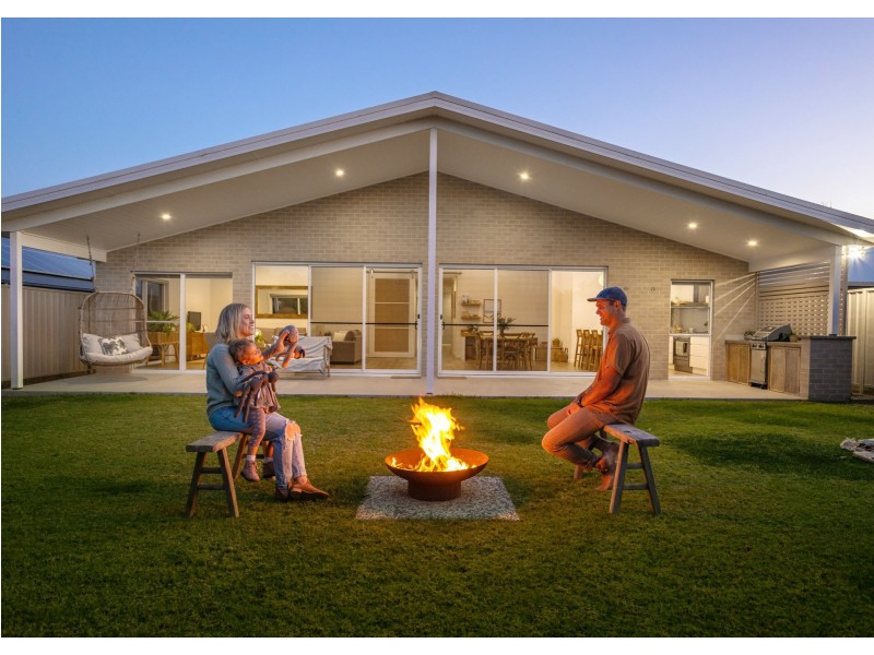 104 Albatross Way, Old Bar NSW 2430