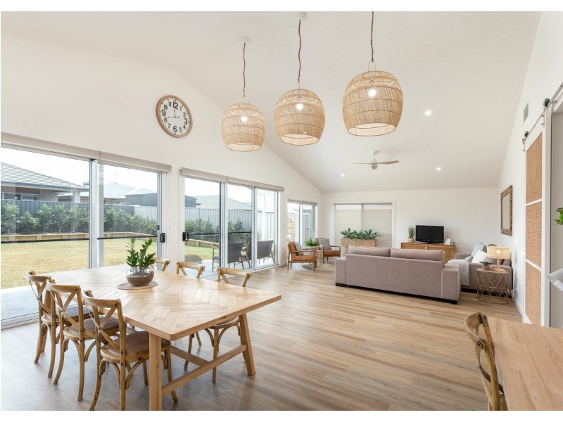 104 Albatross Way, Old Bar NSW 2430