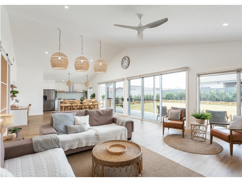 104 Albatross Way, Old Bar NSW 2430