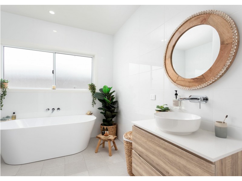 104 Albatross Way, Old Bar NSW 2430