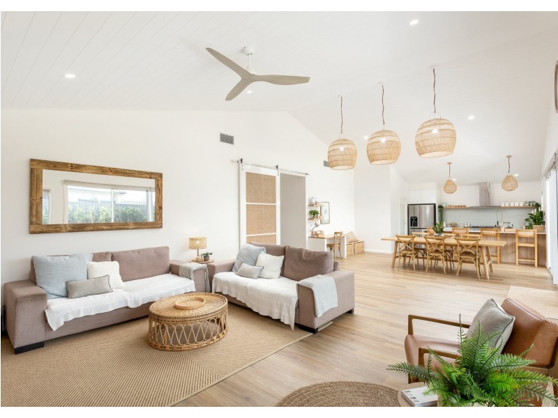 104 Albatross Way, Old Bar NSW 2430