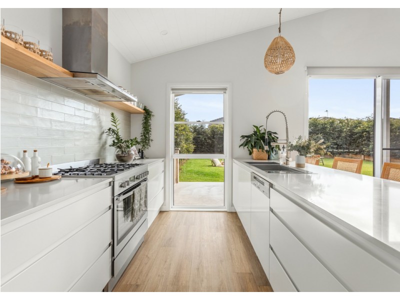 104 Albatross Way, Old Bar NSW 2430