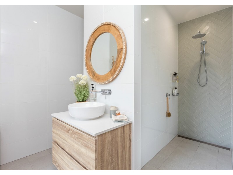 104 Albatross Way, Old Bar NSW 2430