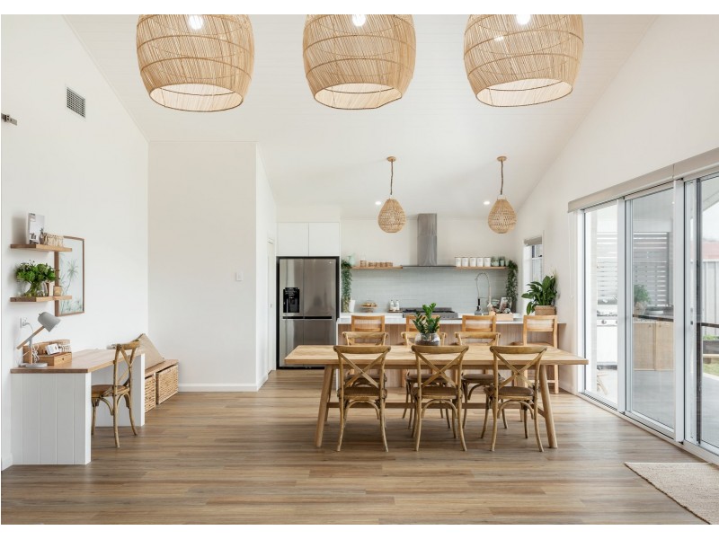 104 Albatross Way, Old Bar NSW 2430