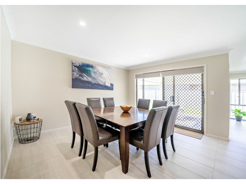 102 Albatross Way, Old Bar NSW 2430