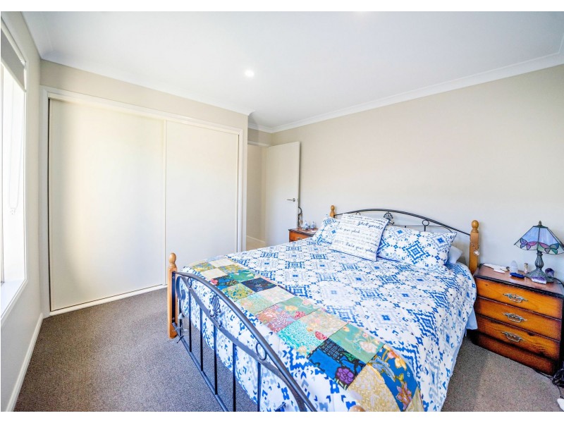 102 Albatross Way, Old Bar NSW 2430