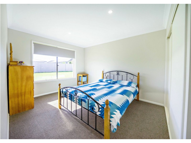 102 Albatross Way, Old Bar NSW 2430