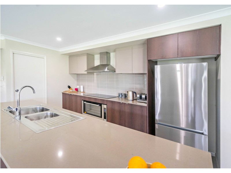 102 Albatross Way, Old Bar NSW 2430