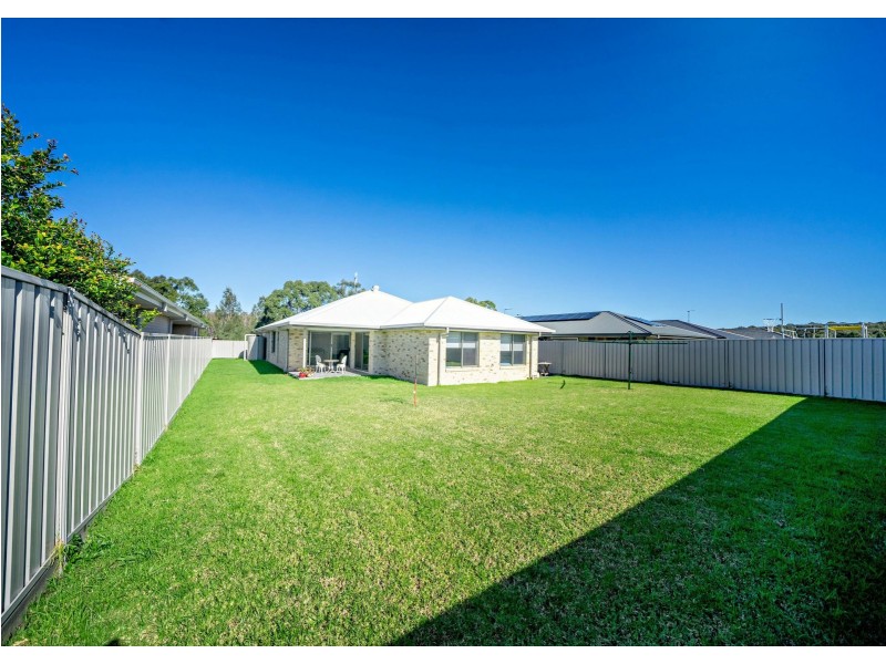 102 Albatross Way, Old Bar NSW 2430