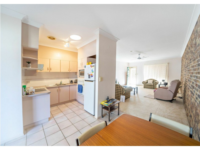 4/58-60 Wyden Street, Old Bar NSW 2430