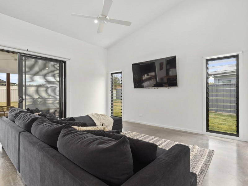 11 Tropicbird Crescent, Old Bar NSW 2430