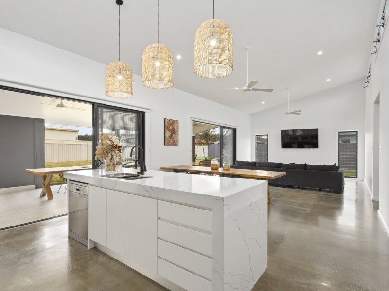 11 Tropicbird Crescent, Old Bar NSW 2430