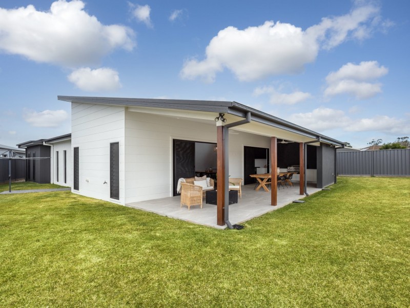 11 Tropicbird Crescent, Old Bar NSW 2430