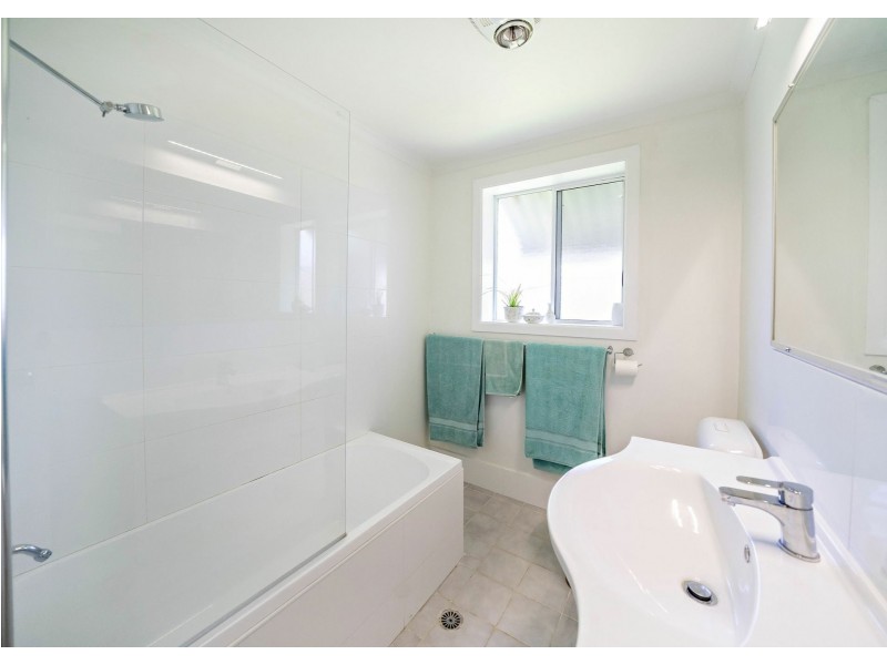 1B Kestrel Avenue, Old Bar NSW 2430