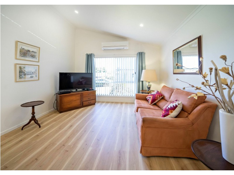 1B Kestrel Avenue, Old Bar NSW 2430