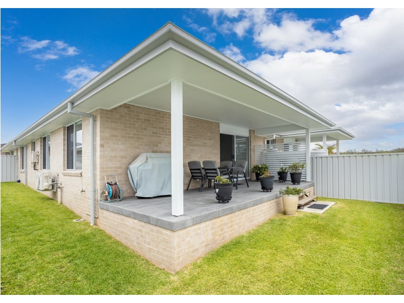 15 Viewmont Way, Old Bar NSW 2430