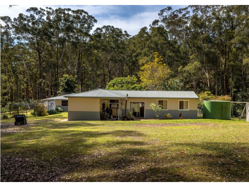 232 Ferry Road, Oxley Island NSW 2430