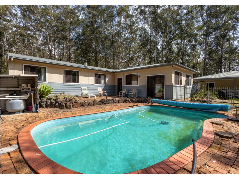 232 Ferry Road, Oxley Island NSW 2430
