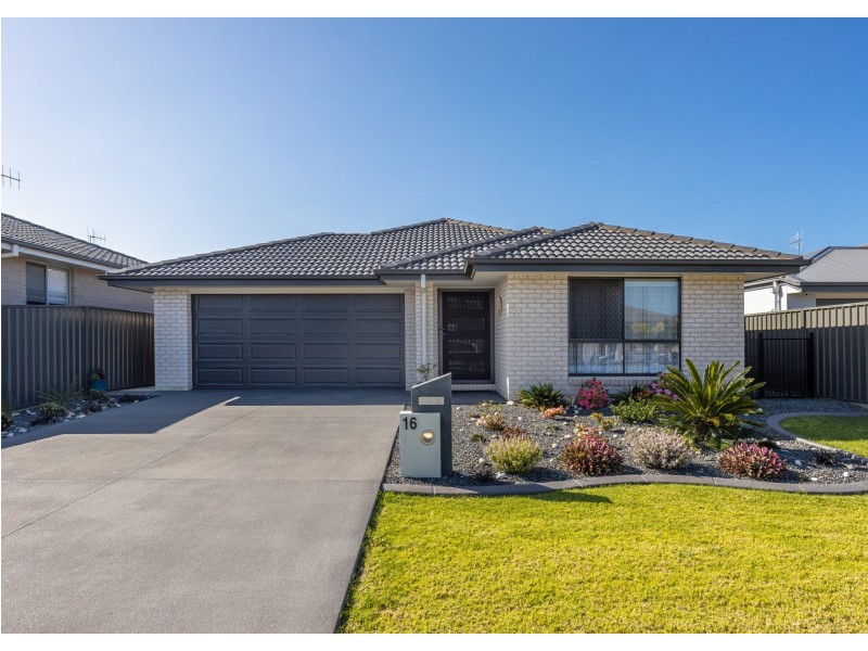 16 Mariner Avenue, Old Bar NSW 2430