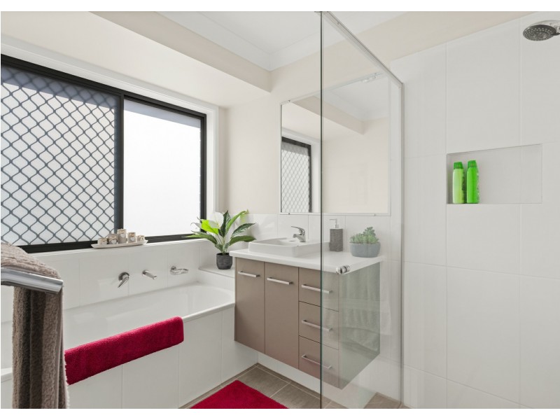 16 Mariner Avenue, Old Bar NSW 2430