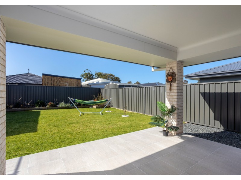 16 Mariner Avenue, Old Bar NSW 2430