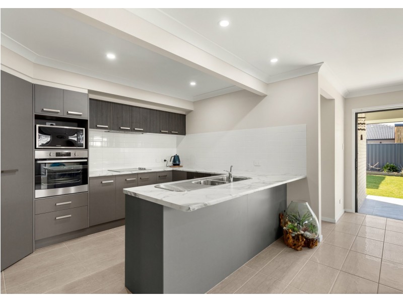 16 Mariner Avenue, Old Bar NSW 2430