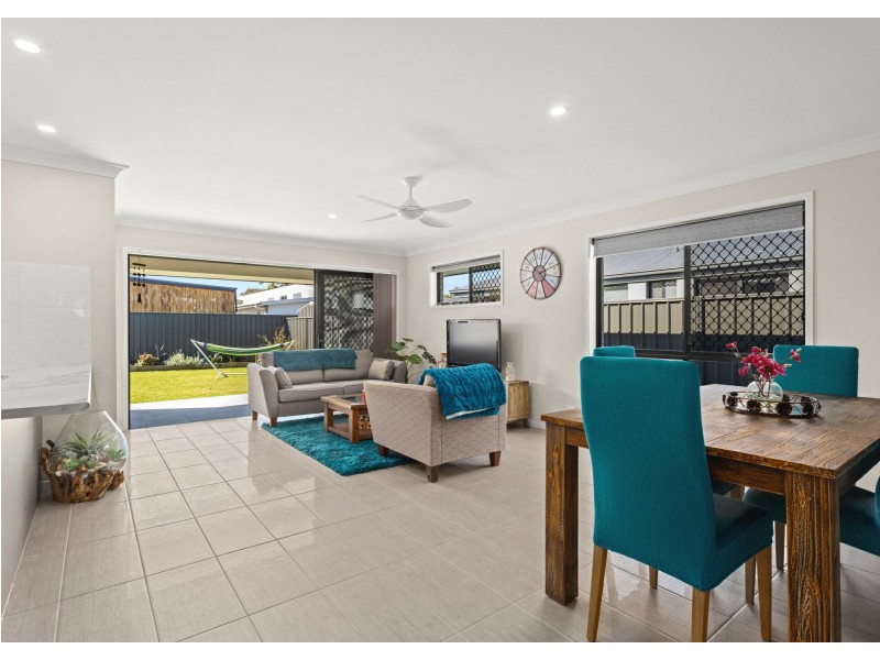 16 Mariner Avenue, Old Bar NSW 2430