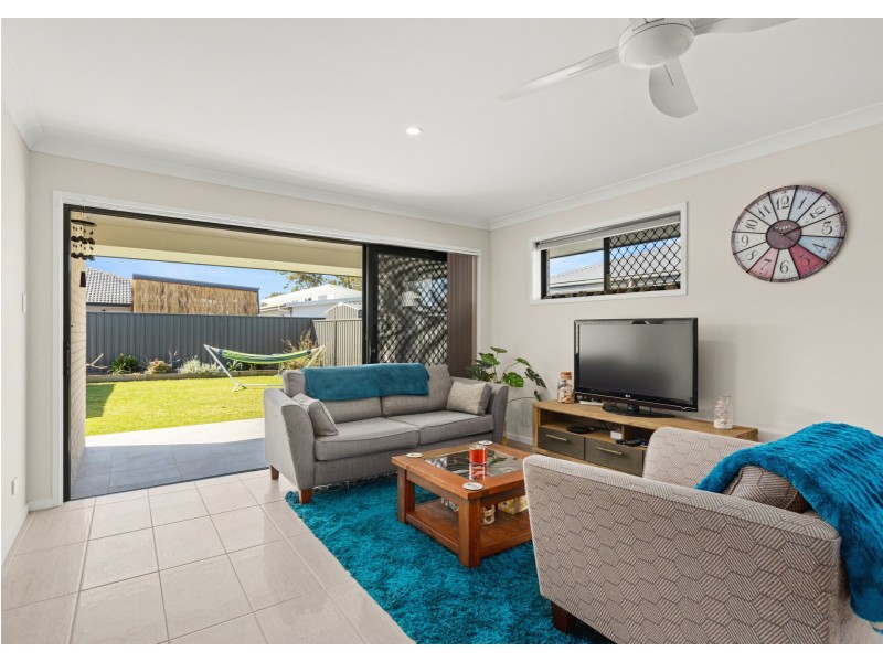 16 Mariner Avenue, Old Bar NSW 2430