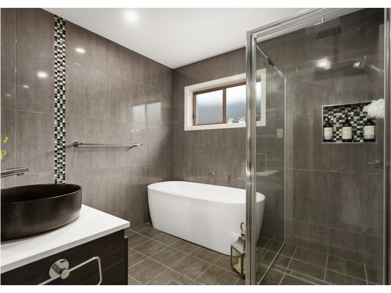 3 Viewmont Way, Old Bar NSW 2430