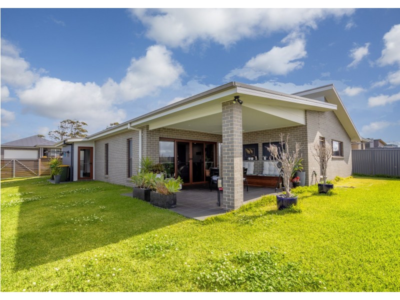 3 Viewmont Way, Old Bar NSW 2430