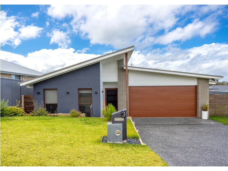 3 Viewmont Way, Old Bar NSW 2430