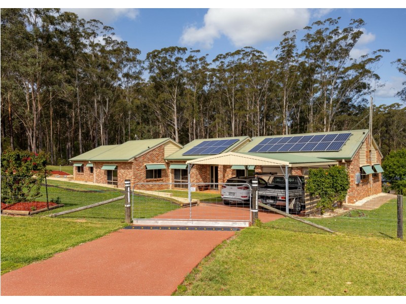 13 Rainforest Drive, Mitchells Island NSW 2430