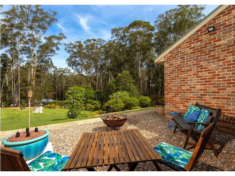 13 Rainforest Drive, Mitchells Island NSW 2430