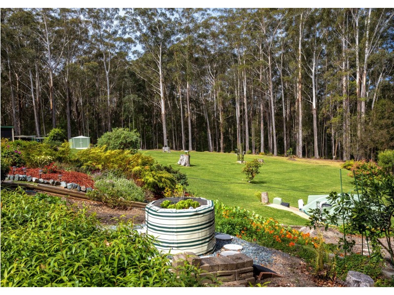 13 Rainforest Drive, Mitchells Island NSW 2430