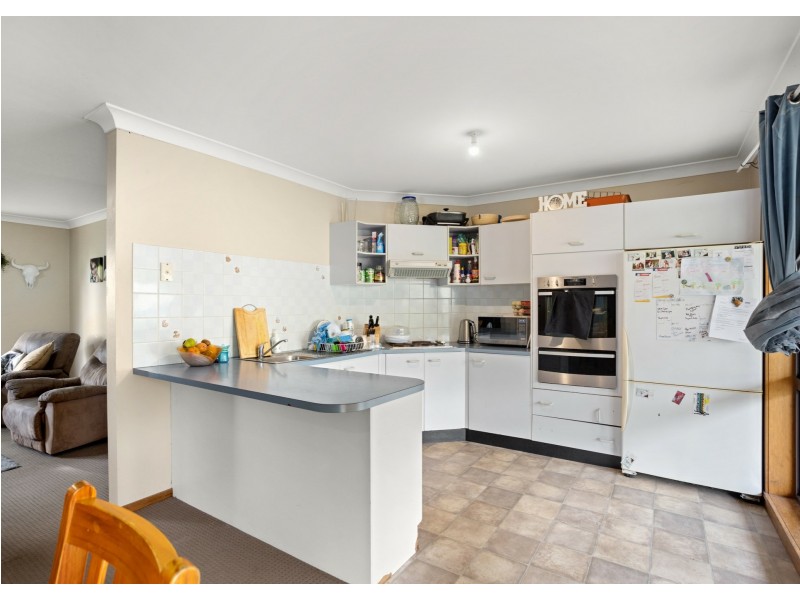 7 Kestrel Avenue, Old Bar NSW 2430