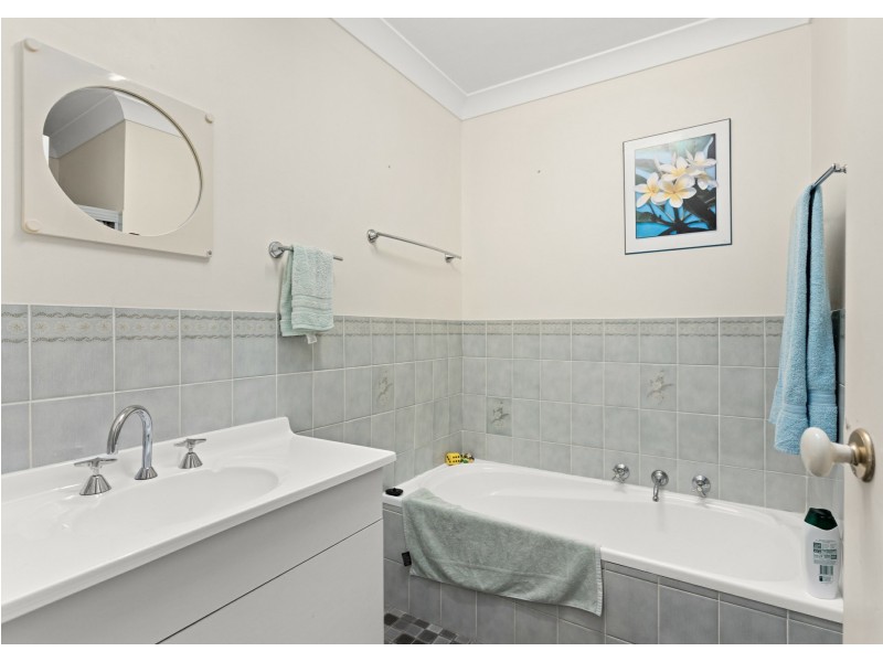 23 Farleigh Street, Old Bar NSW 2430