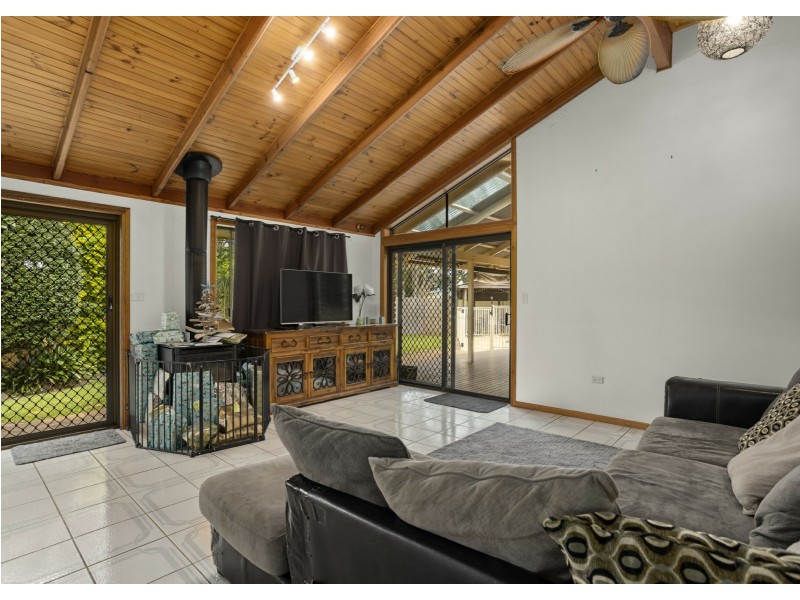 18 Oceanic Place, Old Bar NSW 2430