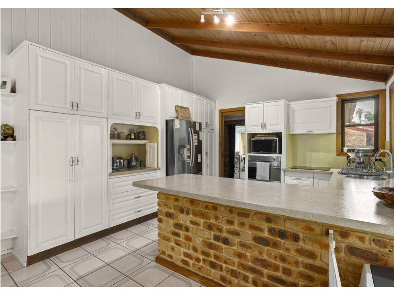 18 Oceanic Place, Old Bar NSW 2430