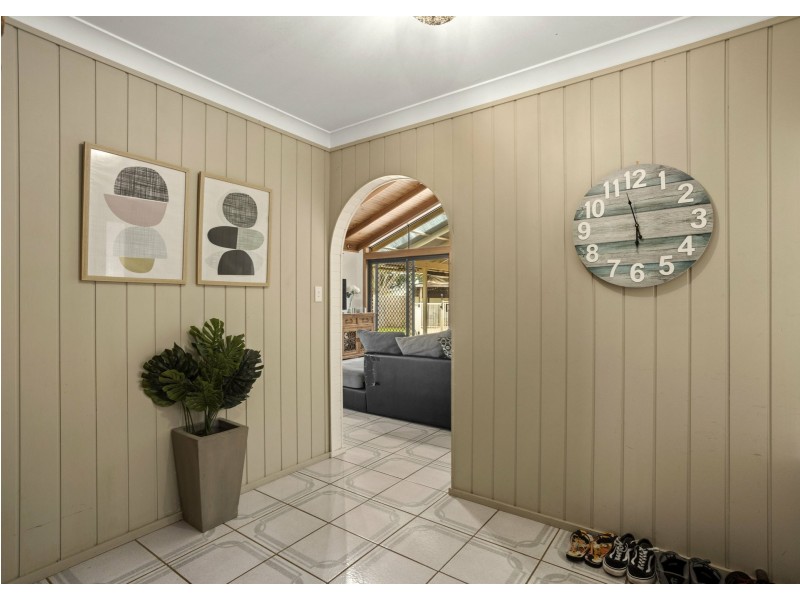 18 Oceanic Place, Old Bar NSW 2430