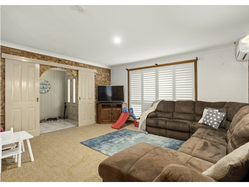 18 Oceanic Place, Old Bar NSW 2430