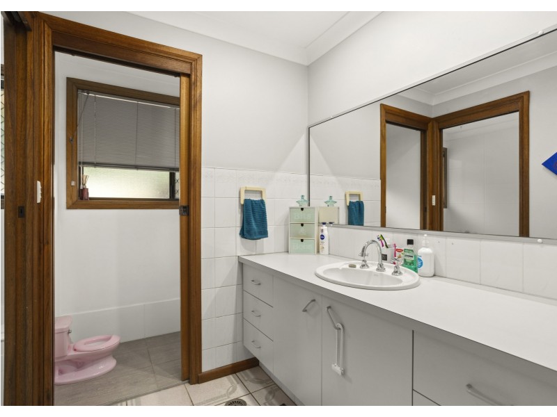 18 Oceanic Place, Old Bar NSW 2430