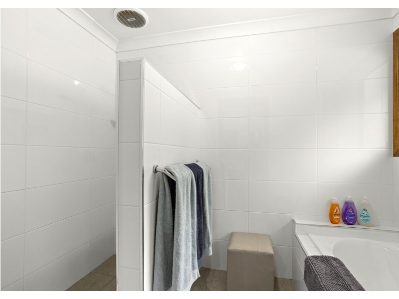 18 Oceanic Place, Old Bar NSW 2430