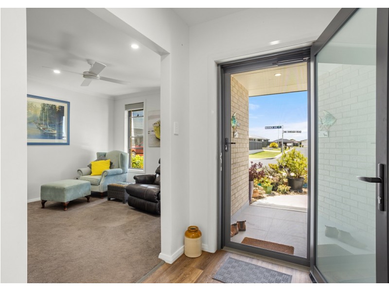 21 Mariner Avenue, Old Bar NSW 2430