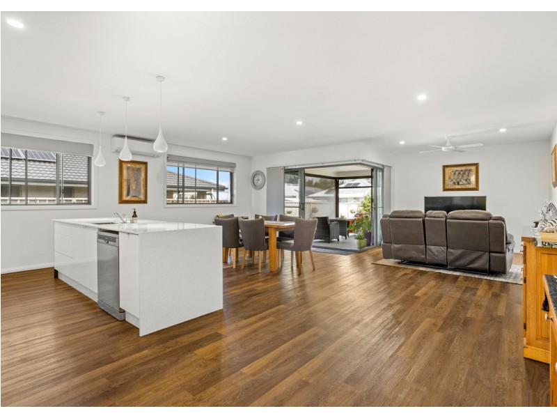 21 Mariner Avenue, Old Bar NSW 2430