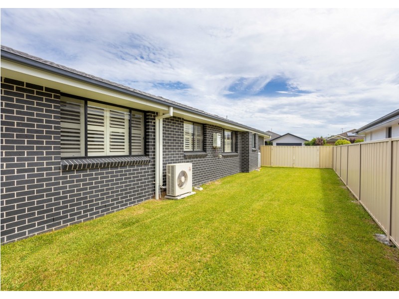 6 Yellowfin Avenue, Old Bar NSW 2430
