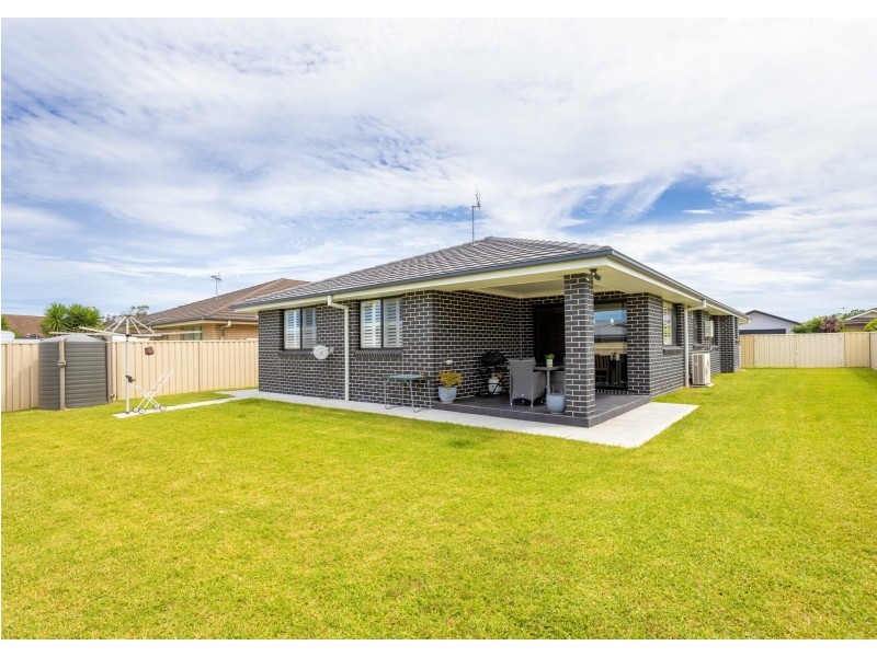 6 Yellowfin Avenue, Old Bar NSW 2430