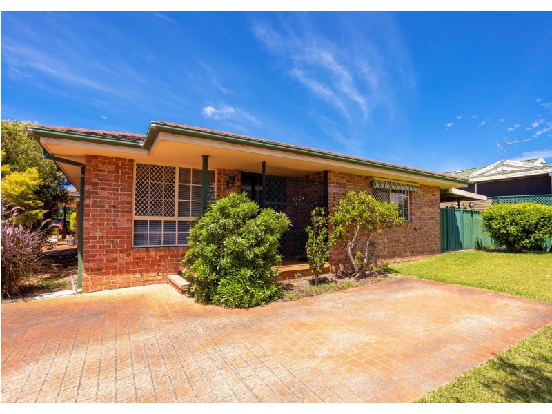 1/74 Old Bar Road, Old Bar NSW 2430